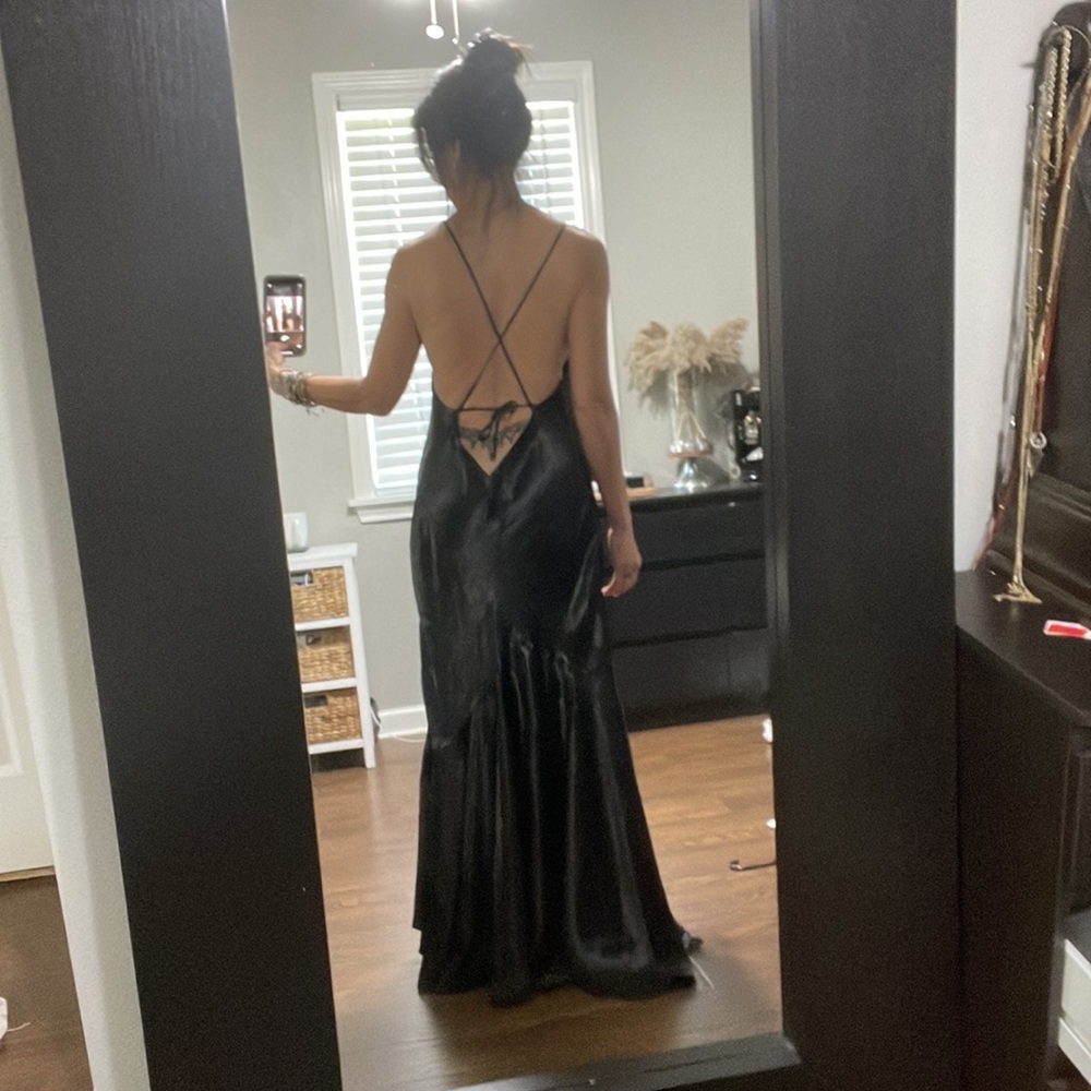 Satin Backless Express Dress - Picture 3 of 3